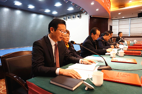 市工商联主席、市总商会会长但积忠作执委会工作报告.JPG