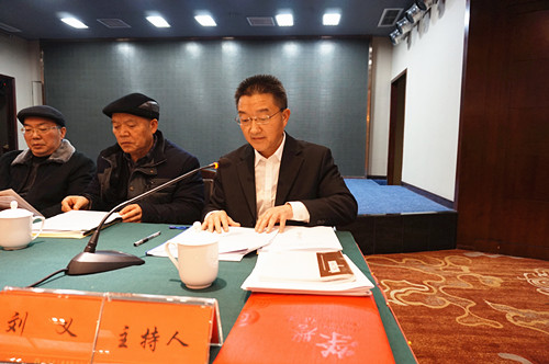 市委统战部副部长、市工商联党组书记、常务副主席刘义主持会议.JPG