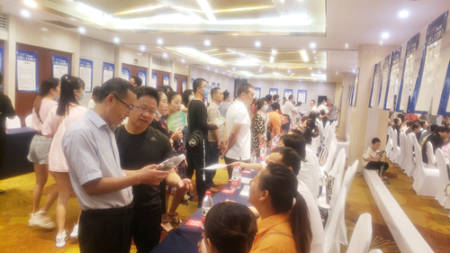 人才招聘会2.png