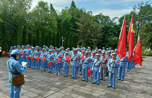 自贡市河南商会开展“学党史传承红色基因，感党恩弘扬长征精神”教育活动_副本.png