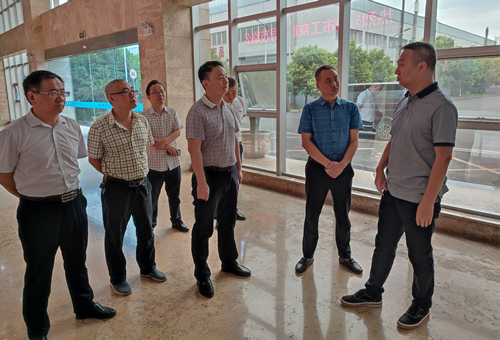 持续调研走访  破解发展难题——市工商联赴贡井区走访调研_副本.png